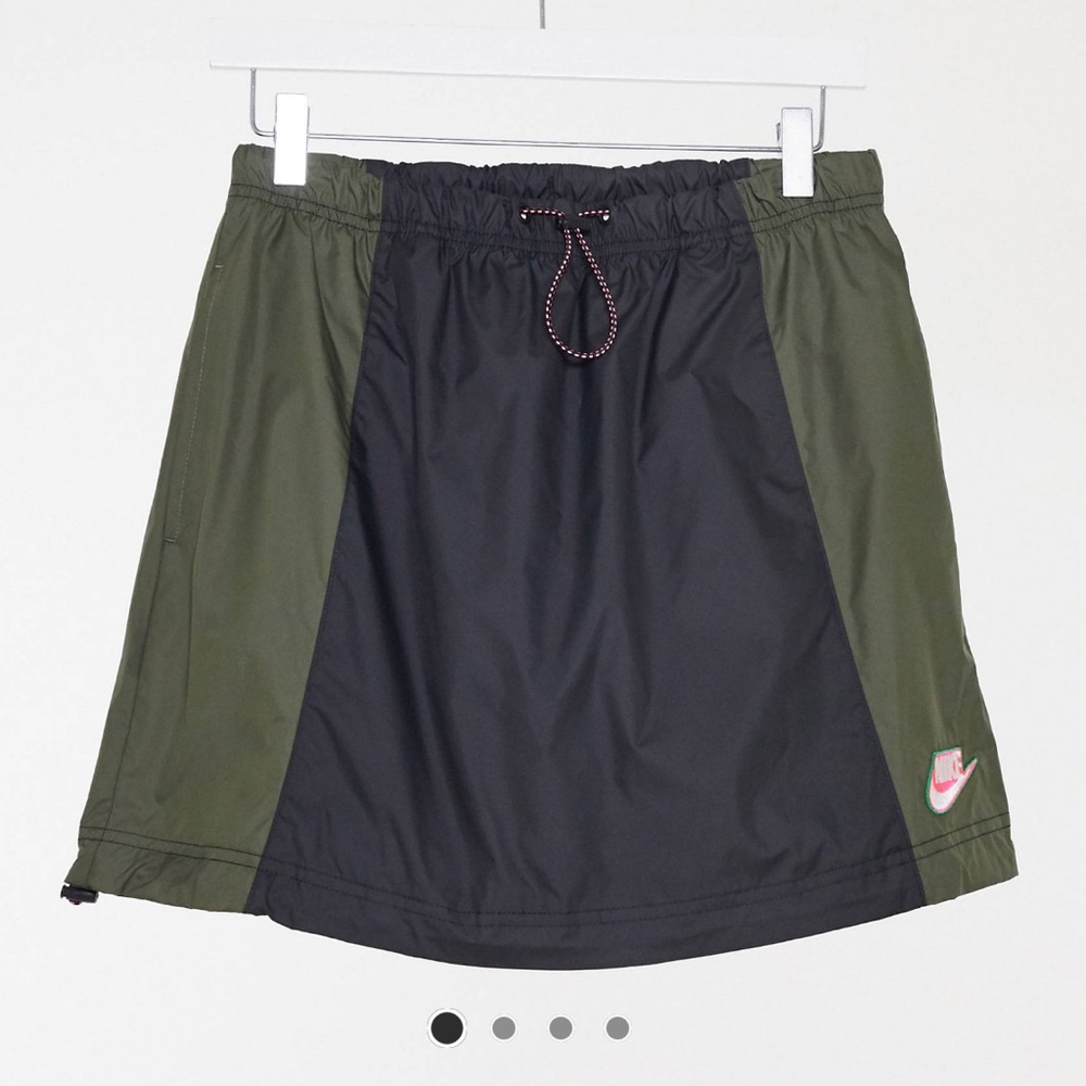 Nike cargo skirt small